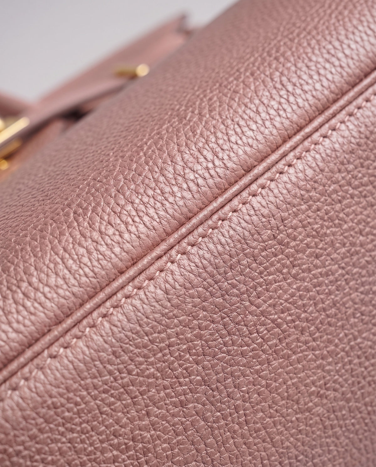Lock Large leather top-handle bag in Blush – close-up of the pebbled leather and stitching