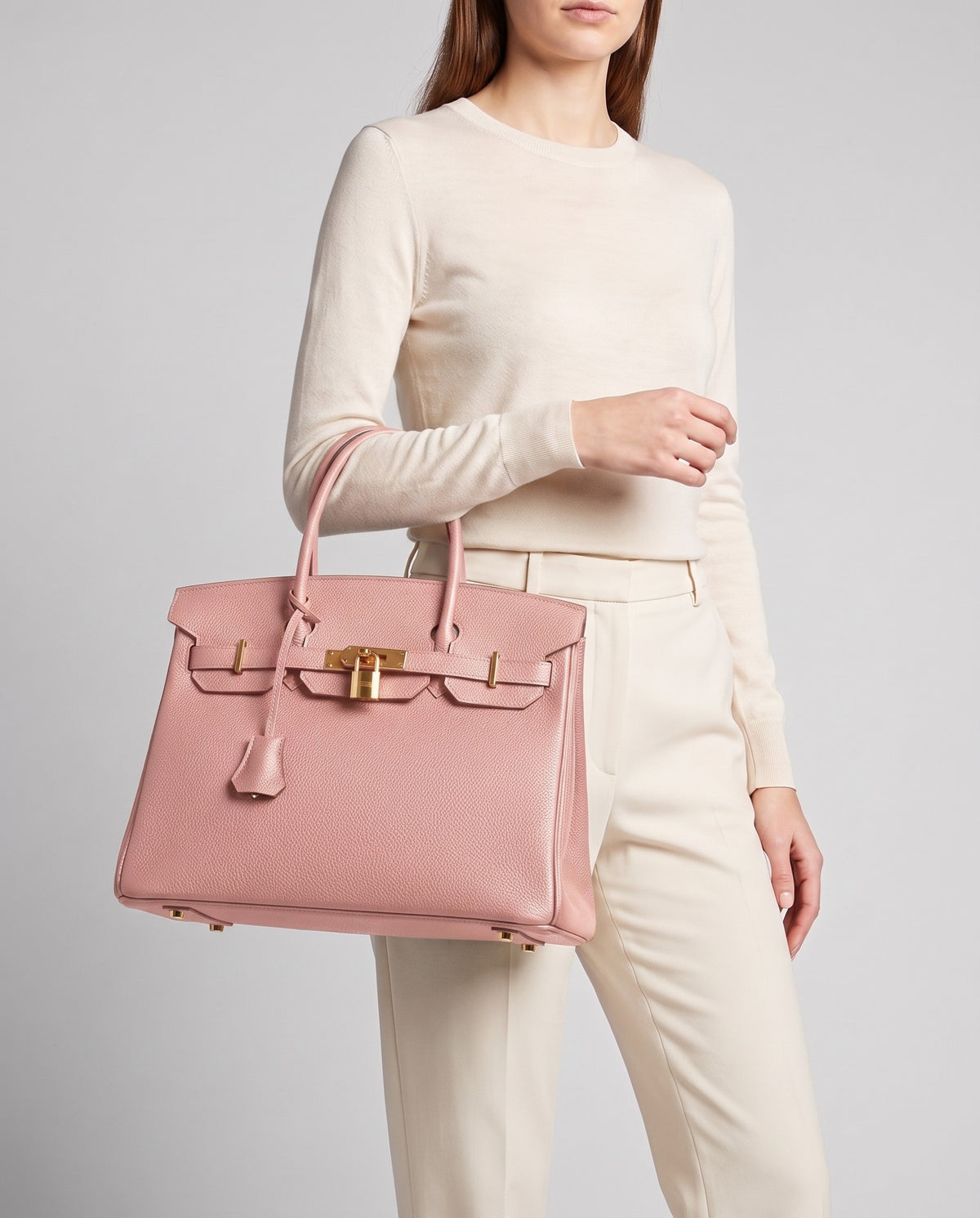 Lock Large leather top-handle bag in Blush – model carrying it