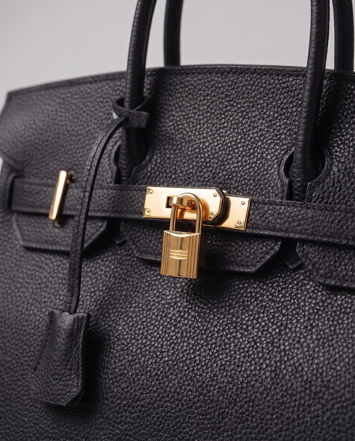 Lock Medium leather top-handle bag in Black – close-up of the gold turn-lock and padlock