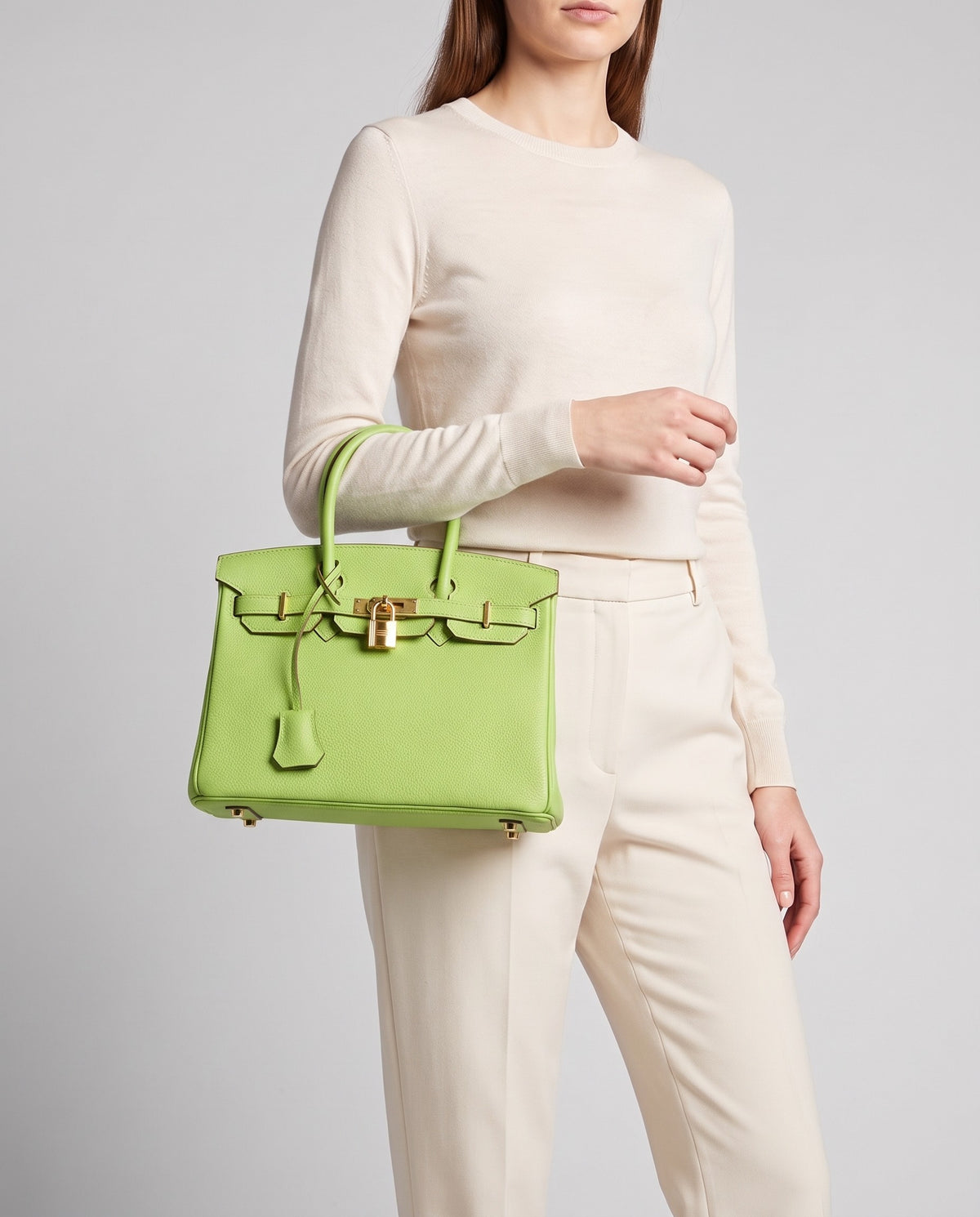 Lock Small leather top-handle bag in Avocado – model carrying it
