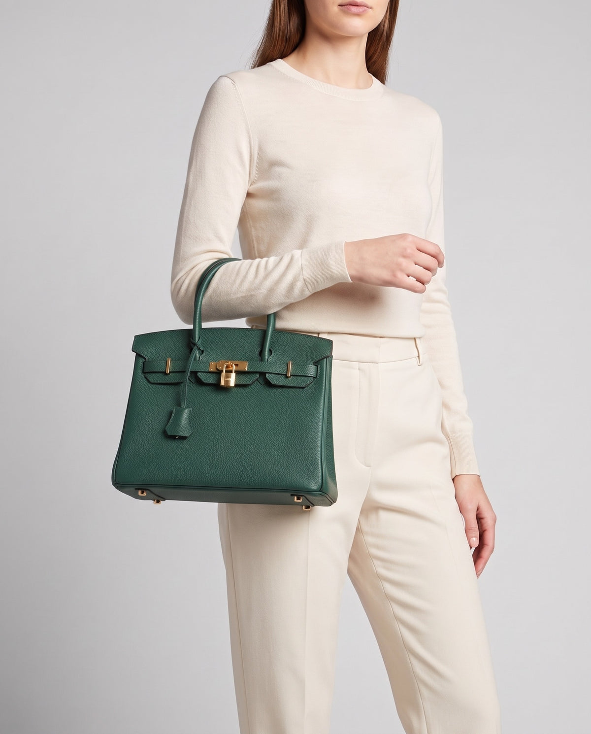Lock Small leather top-handle bag in Emerald – model carrying it