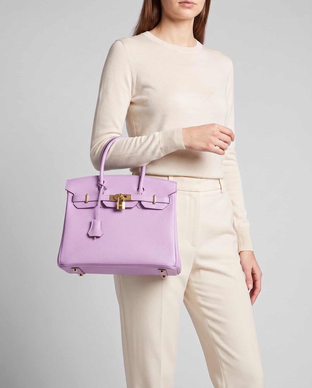 Lock Small leather top-handle bag in Lilac – model carrying it