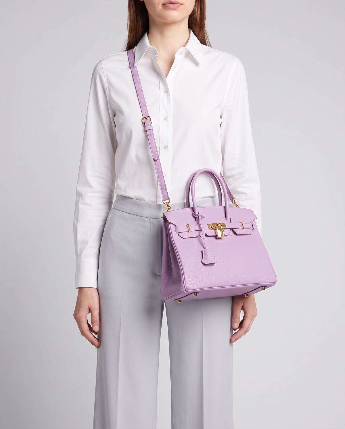 Lock Small leather top-handle bag in Lilac – model wearing it crossbody on the detachable shoulder strap