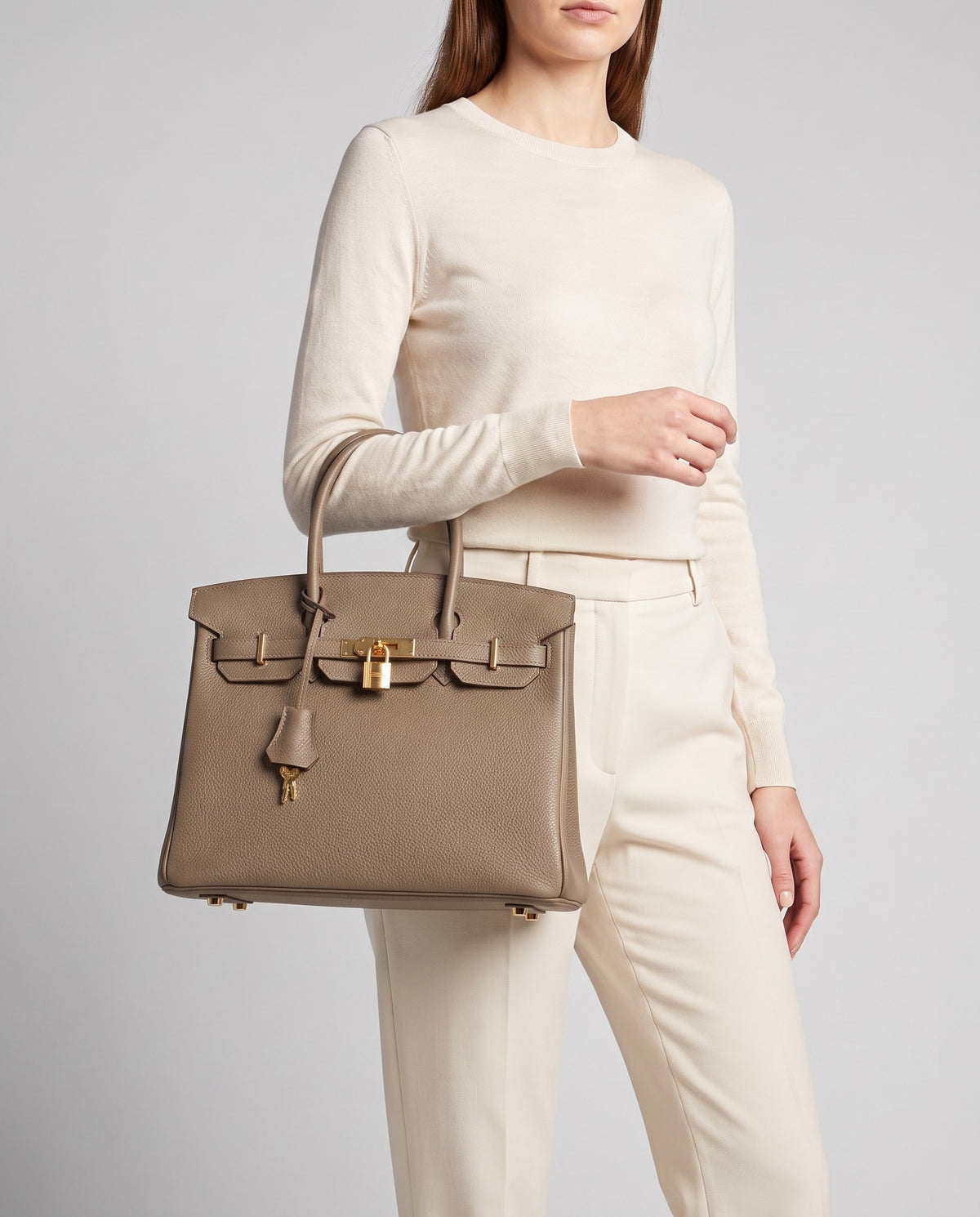 Lock Small leather top-handle bag in Taupe – model carrying it