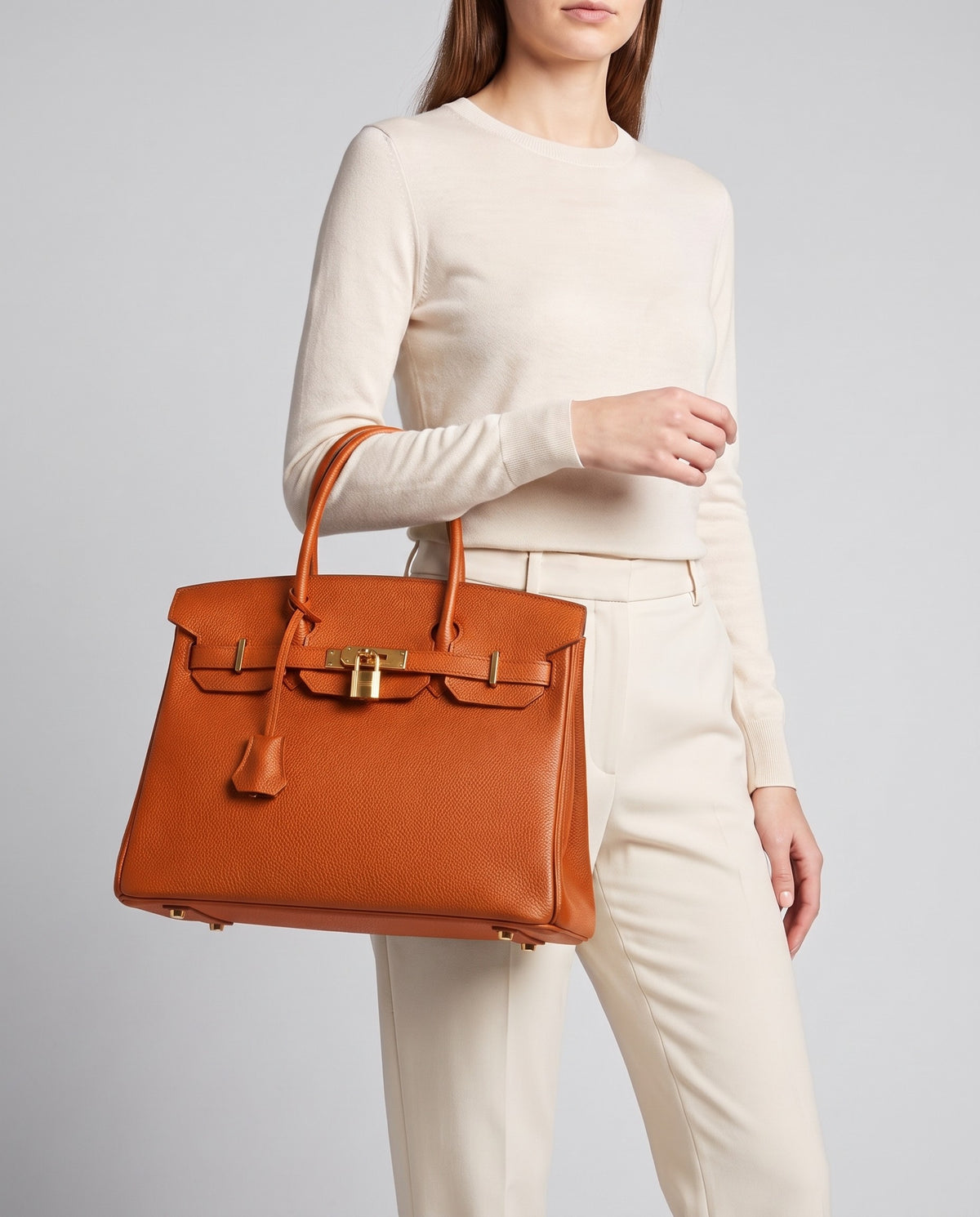 Lock Small leather top-handle bag in Terracotta – model carrying it