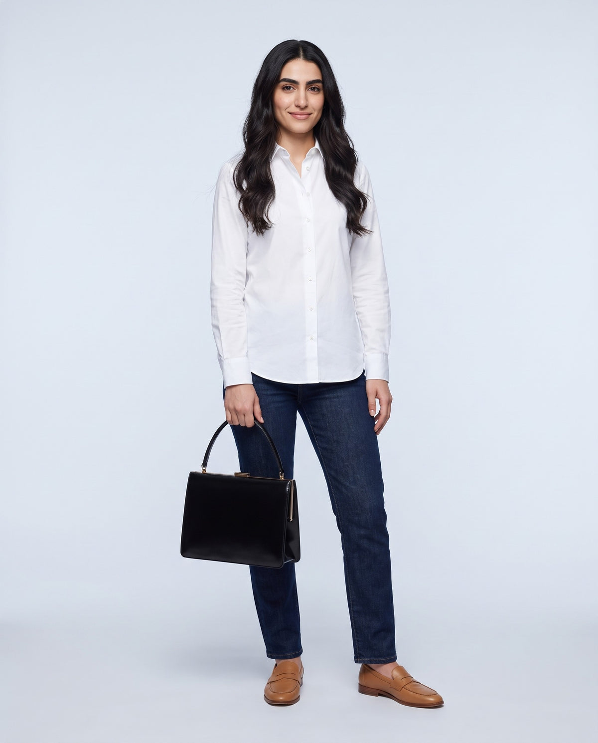Model carrying the Marilyn top-handle bag in Black leather – full length