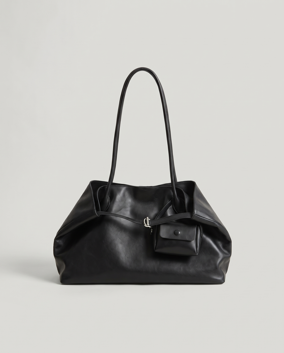 Nido leather tote in Black – front view