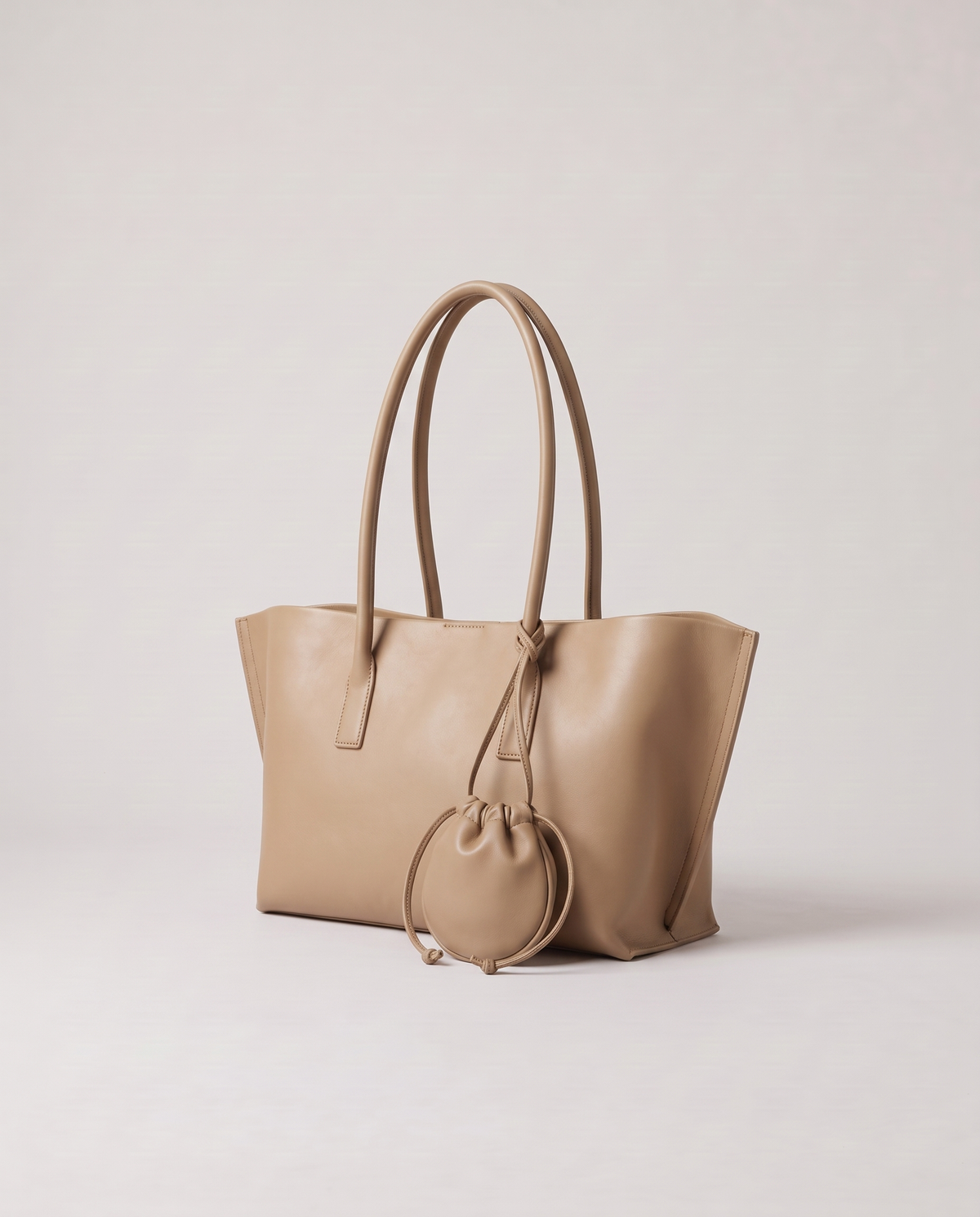 Noce tote in beige, three-quarter view