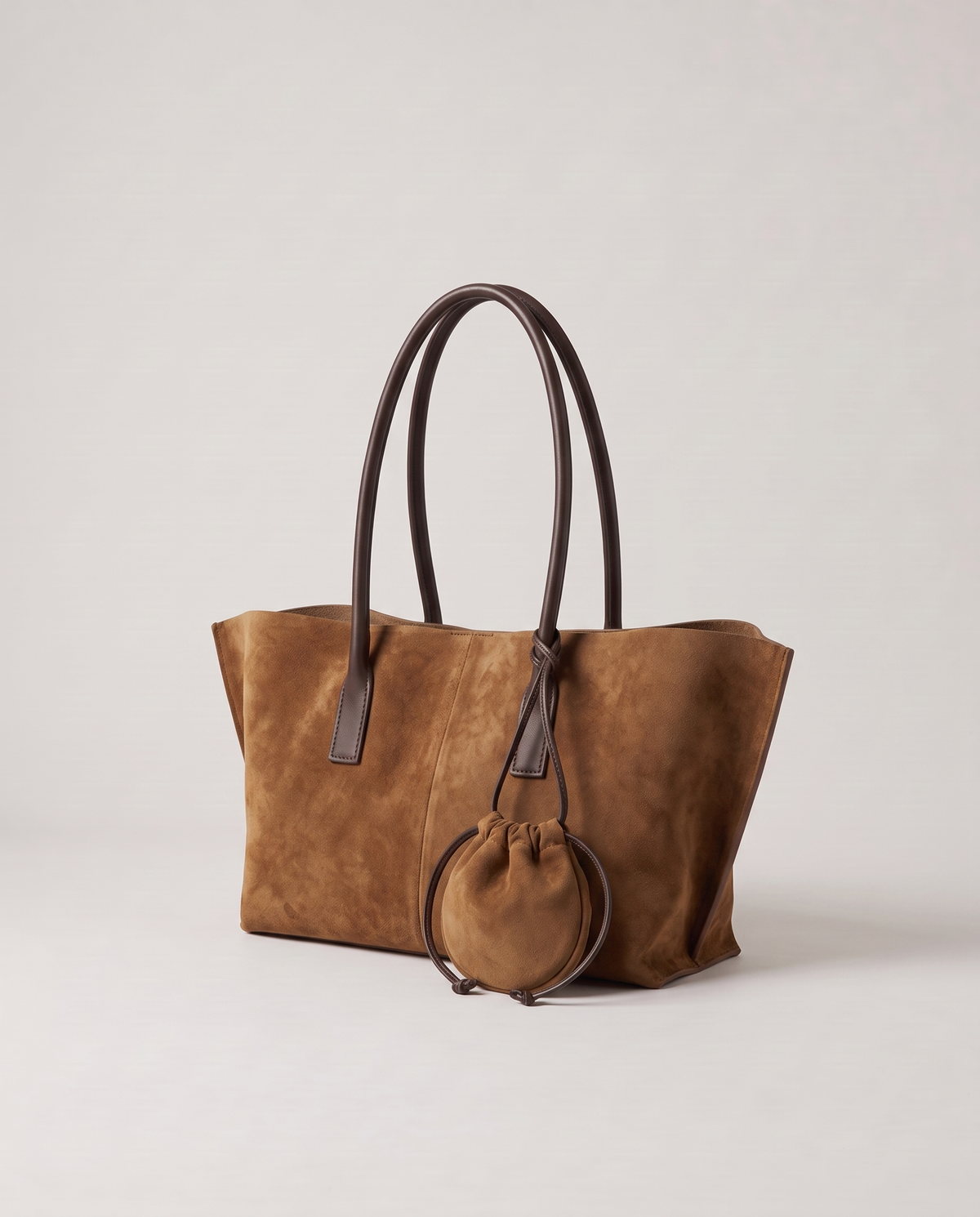 Noce tote in brown, three-quarter view