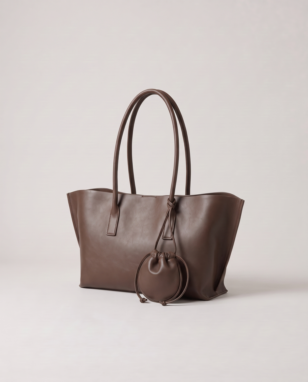 Noce tote in mocha, three-quarter view