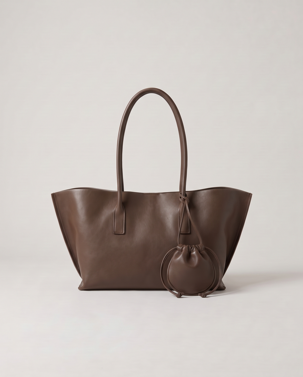 Noce tote in mocha, back view