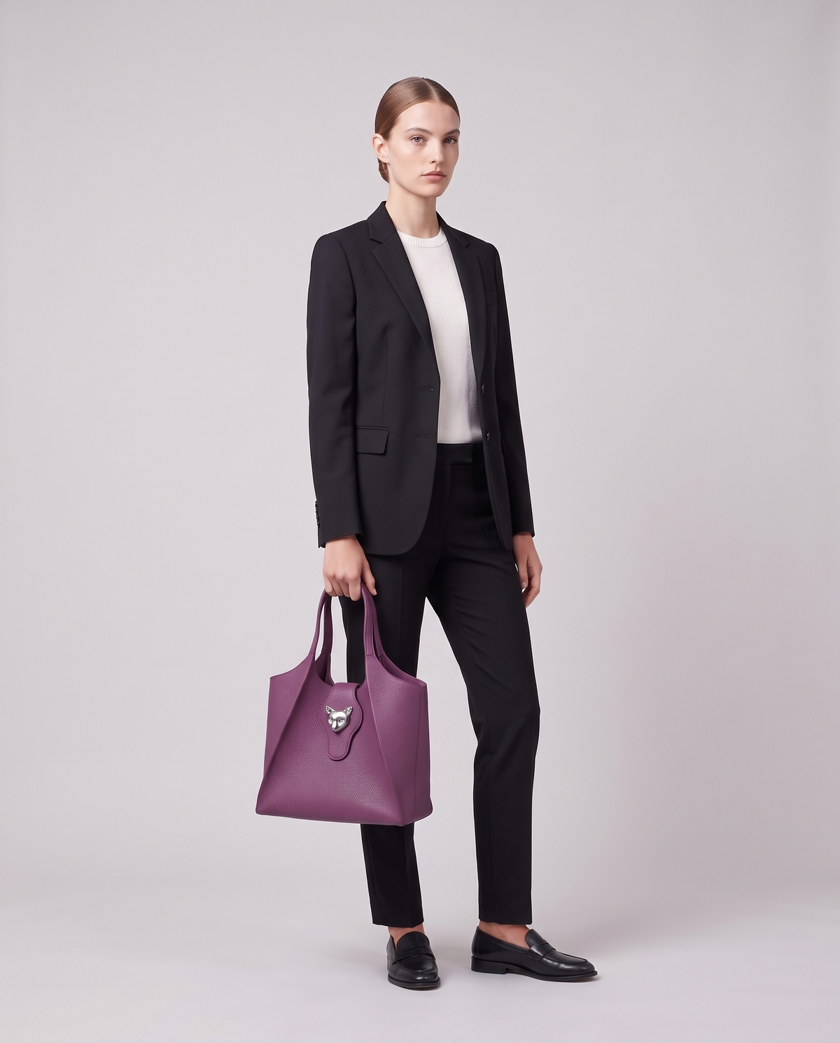 Model carrying the Onda leather tote in Purple – full length