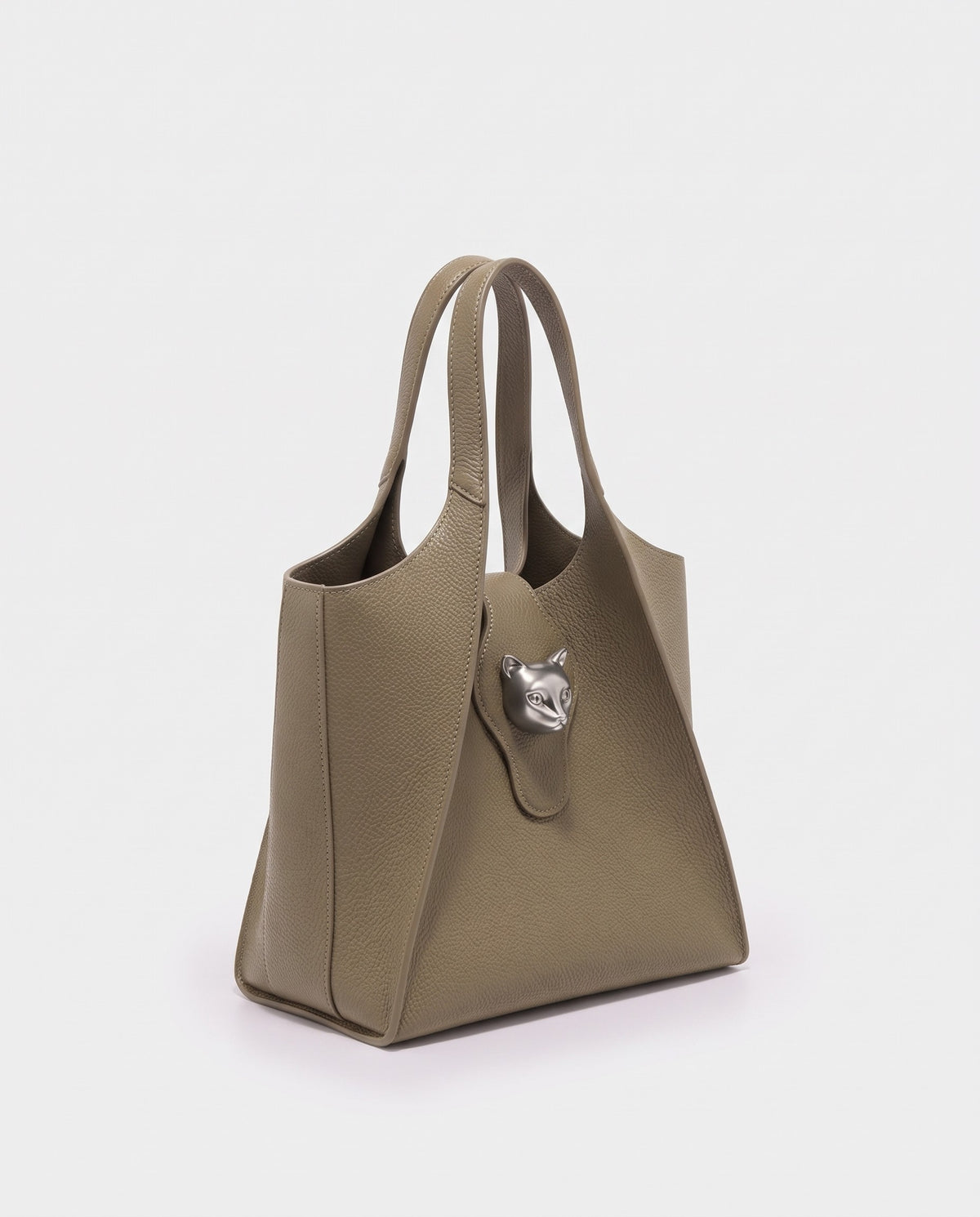 Onda leather tote in Taupe – three-quarter view