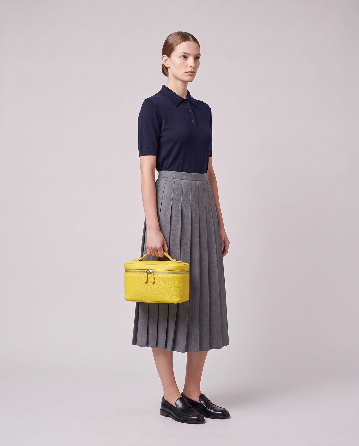 Model holding the Orvieto vanity case in Fuchsia – full-length view
