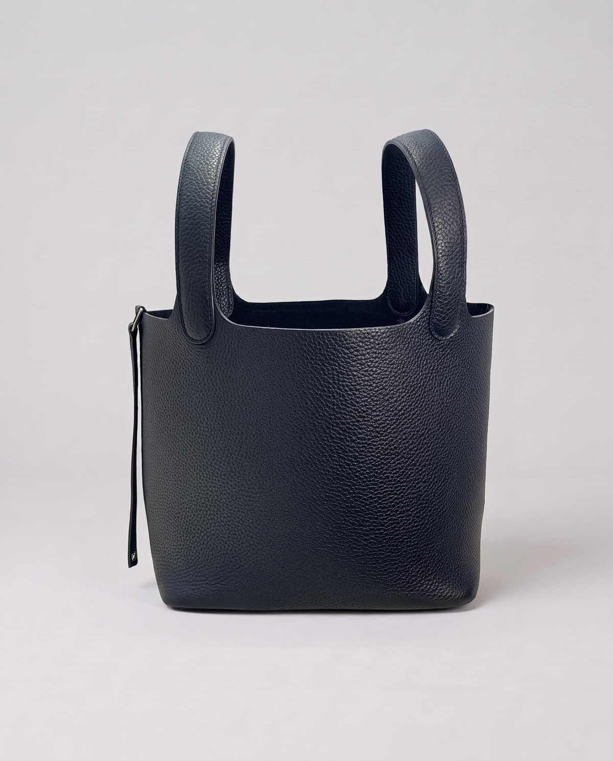 Valentina Ostuni Small bag in Black, front view