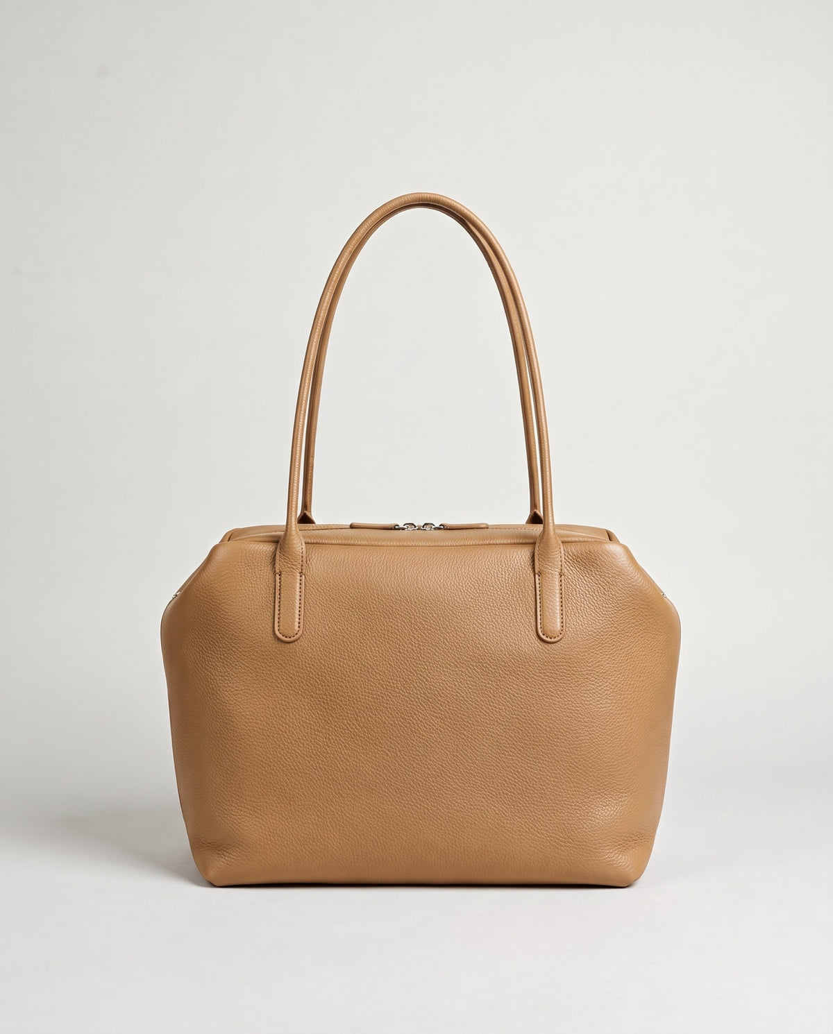 Pavia leather tote in Camel – front view
