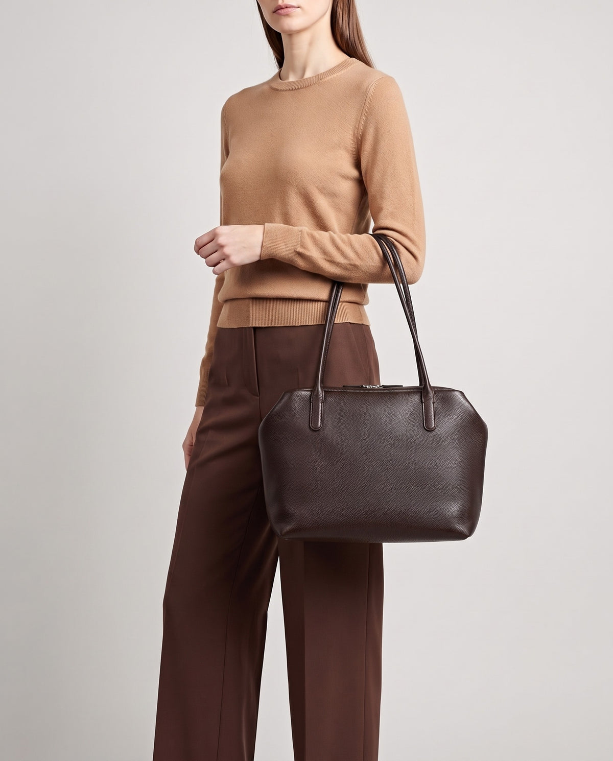 Pavia leather tote in Chocolate – model carrying it