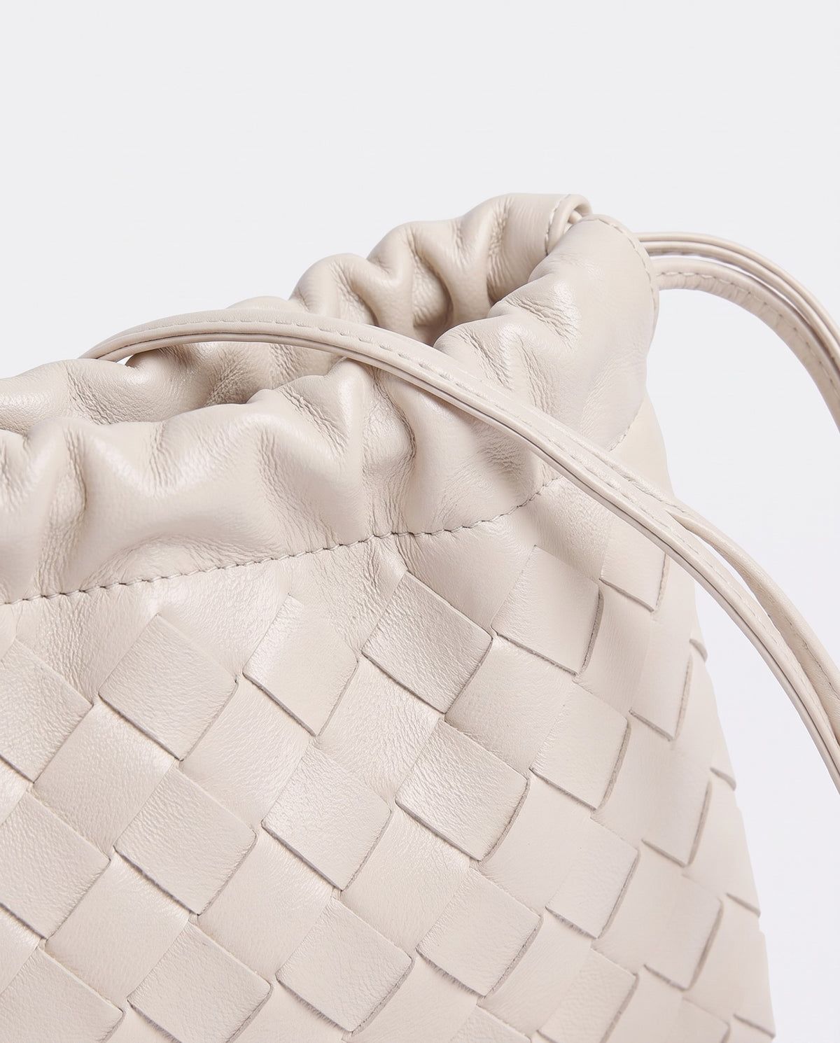 Serata woven leather clutch in Ivory – drawstring detail