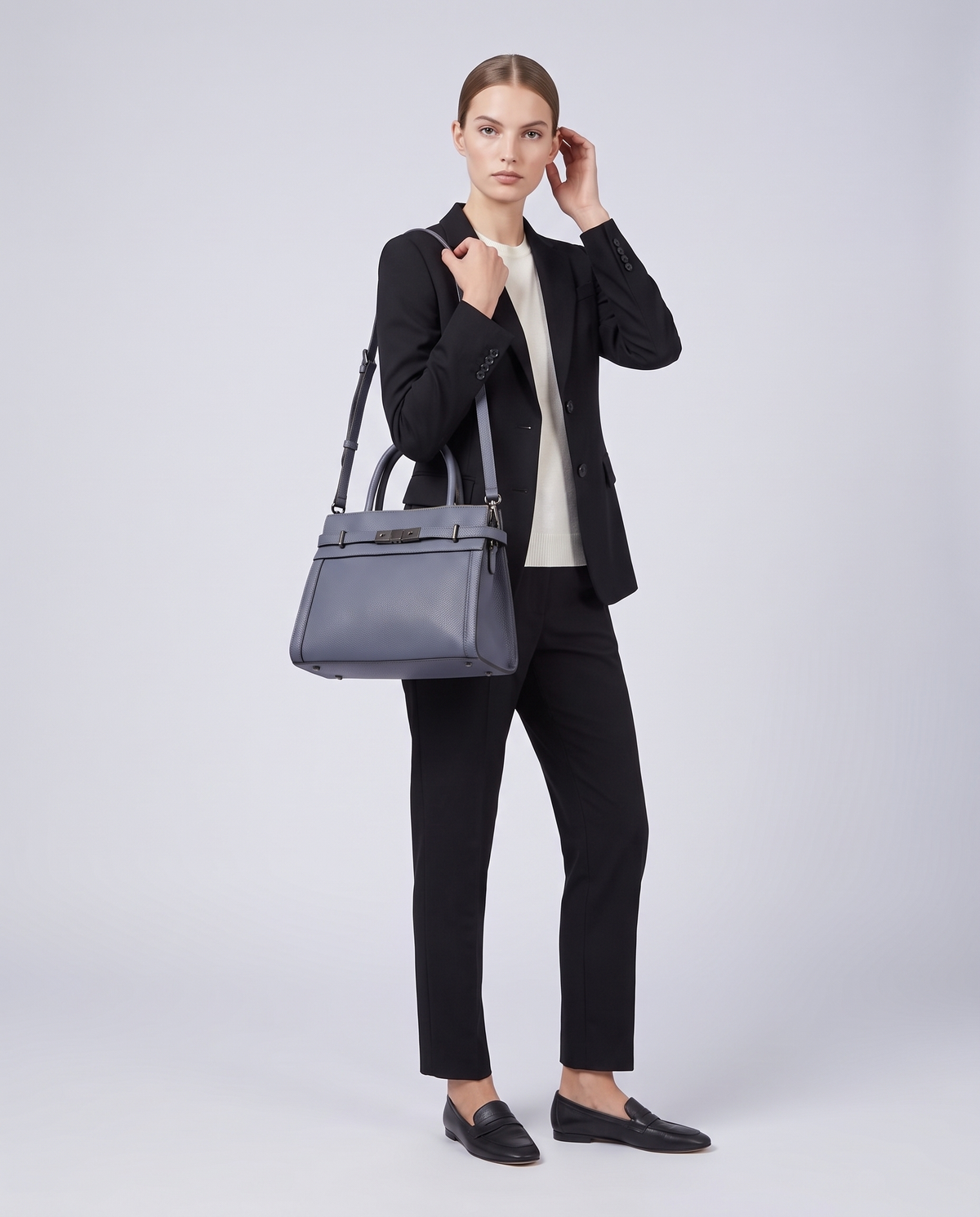 Model carrying the Taormina leather bag in Denim – full length