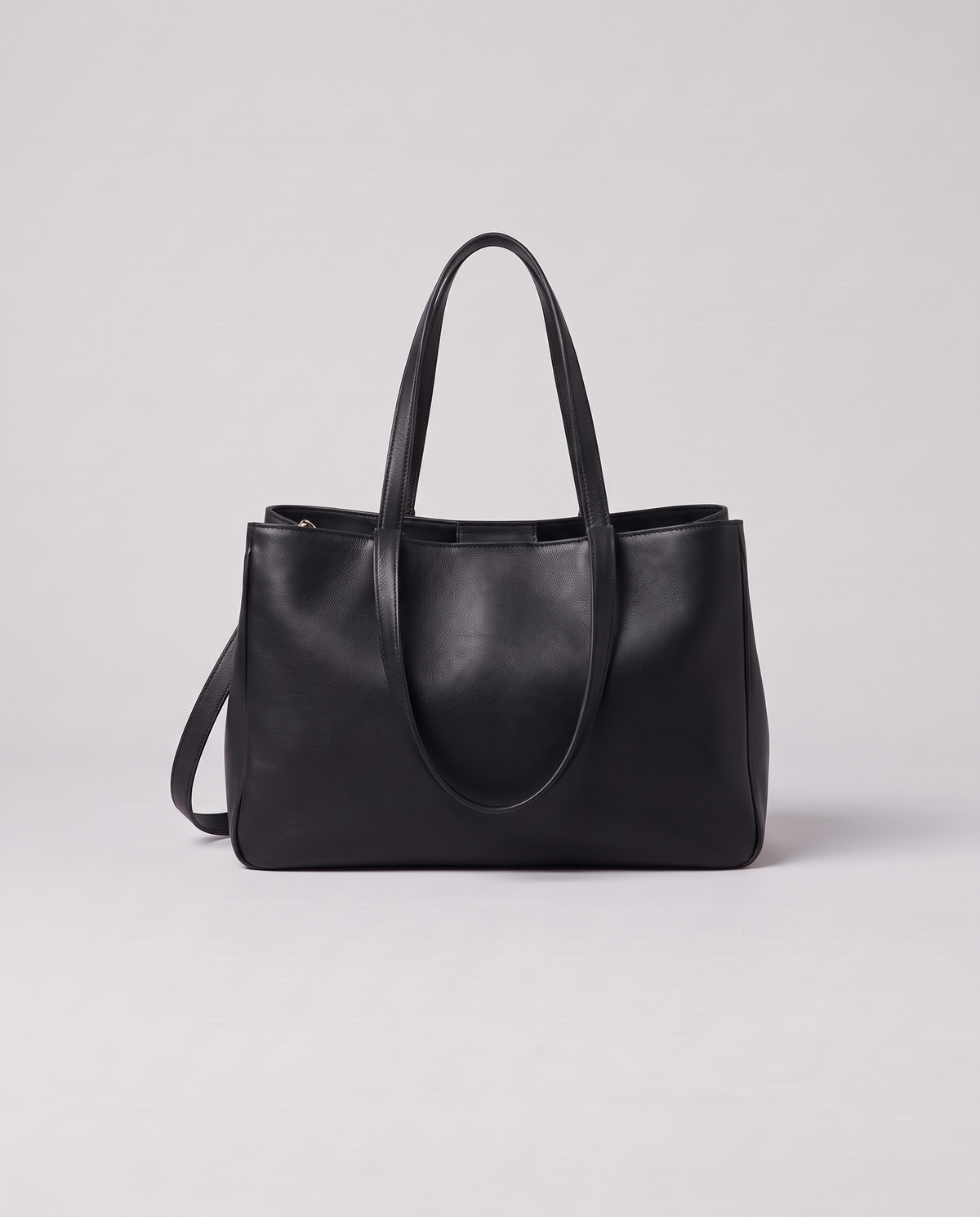 Valentina Treviso Large bag in Black, front view
