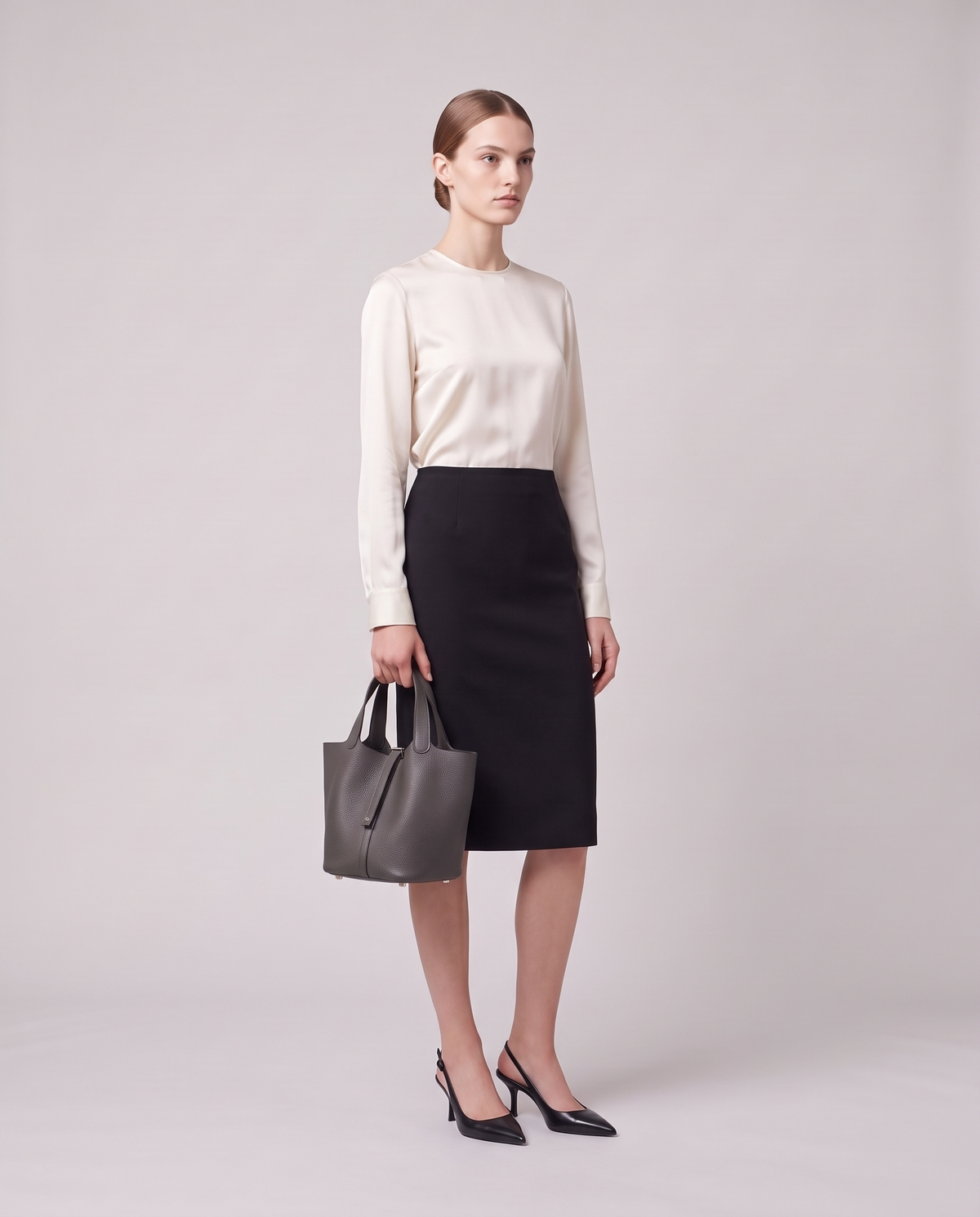 Model holding the Valentina Ostuni Large bag in Grey, full length