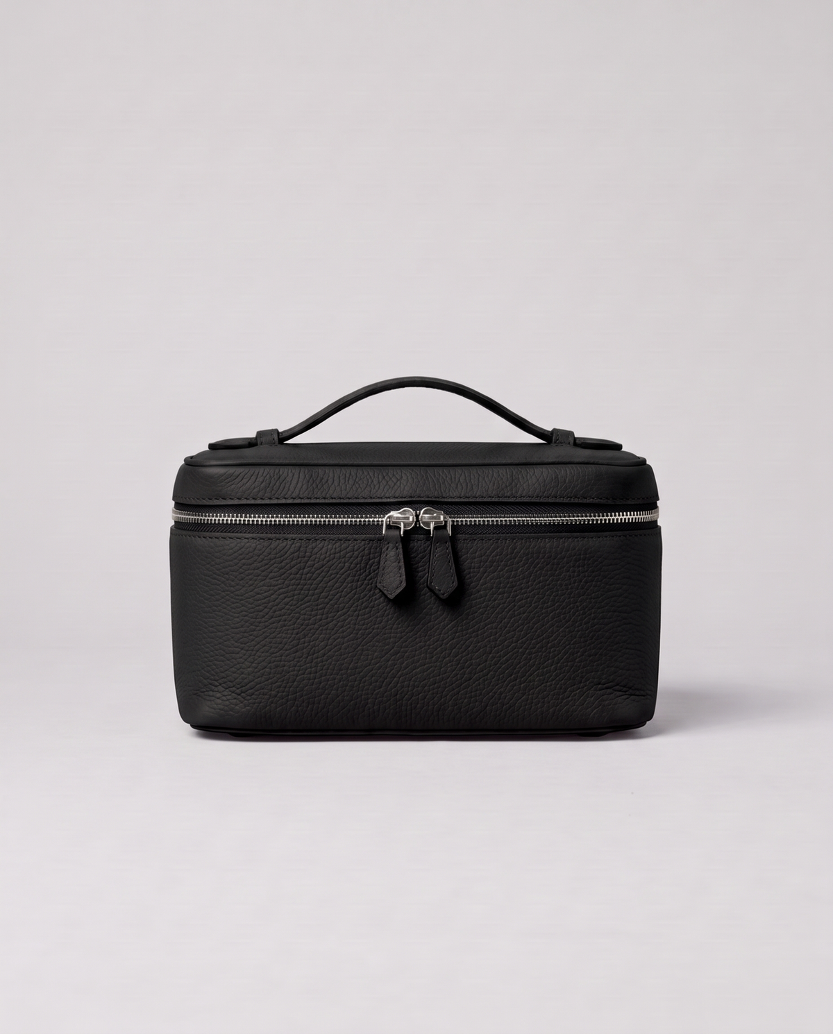 Valentina Velluto Large bag in Black, front view